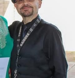 Director de secundaria fallece en la plaza principal de Magdalena de Kino mientras cantaba