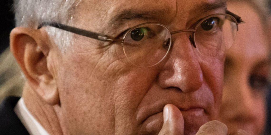 Salinas Pliego pide a Sheinbaum negociar pago ‘justo’ de impuestos