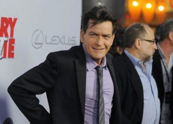 Admite Charlie Sheen ‘vergüenza’ por su pasado con drogas