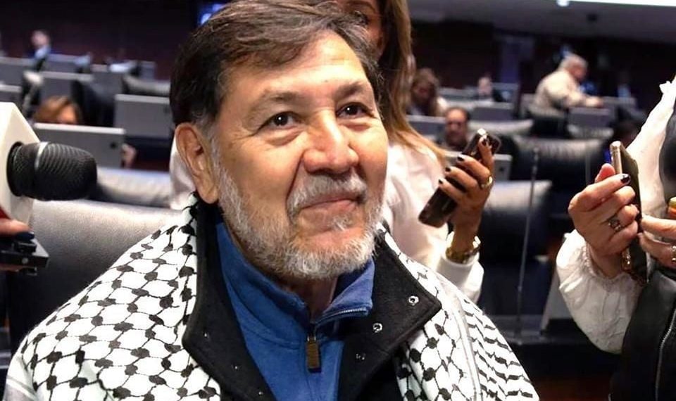 Ahora viola Noroña la ley con viaje y vuelo regalados