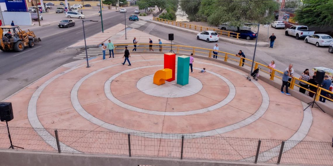 Entrega Toño Astiazarán andador lineal Lázaro Cárdenas, obra elegida por vecinos a través del presupuesto CRECES