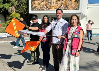 Gobierno de Sonora da banderazo de salida a tractocamión con víveres para damnificados de Veracruz