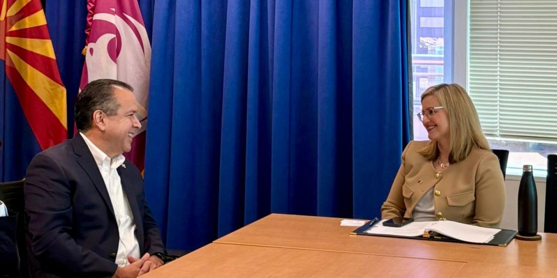 Destaca Toño Astiazaran virtudes de Hermosillo como polo de inversión ante empresarios y alcaldesa de Phoenix