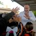 Entrega Toño Astiazarán primer distintivo CUIDA a Escuela Primaria Club de Leones #2