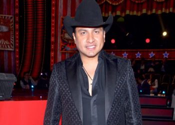 Julión Álvarez revela cómo terminó cantando con Nodal y Ángela Aguilar en palenque