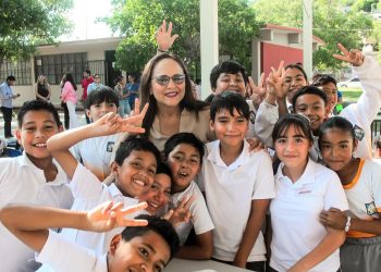 Entrega Ayuntamiento de Guaymas 350 desayunos en primarias