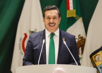 David Figueroa propone que candidatos a diputados residan en el distrito que buscan representar