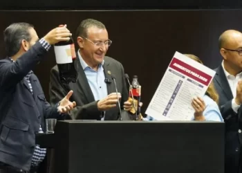 Diputados de la 4T suben impuestos a refrescos, cigarros, videojuegos y sorteos