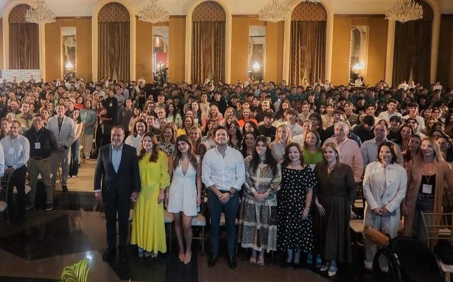 Con lleno total en asistencia, Toño Astiazarán y Patricia Ruibal inauguran el Tercer Congreso de la Familia
