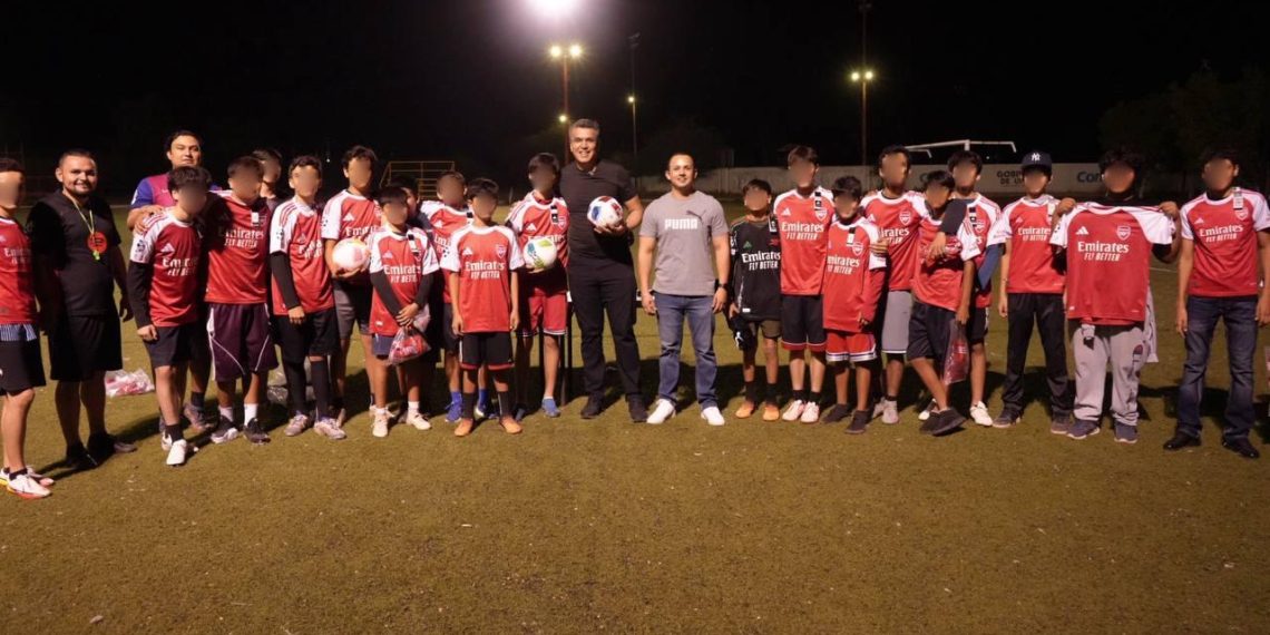 Ramón Flores impulsa el deporte en Ures con apoyo a equipos locales