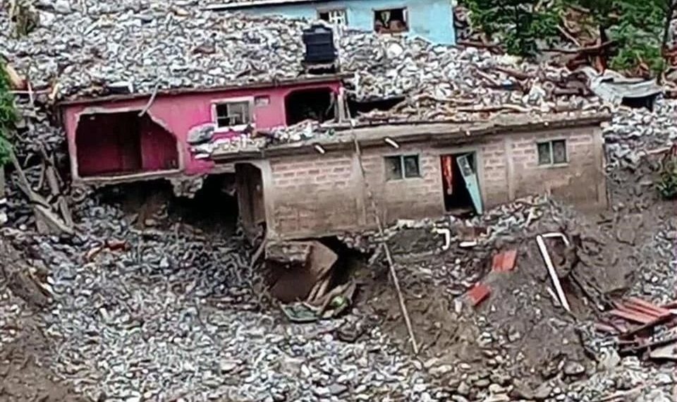 “No ha llegado el apoyo del gobierno”, denuncian damnificados de Poza Rica