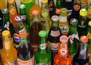 Industria refresquera reducirá contenido de azúcar en sus productos