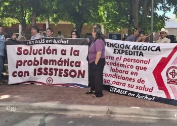 Se manifiestan agremiados del STAUS por incumplimiento en acuerdos con Isssteson