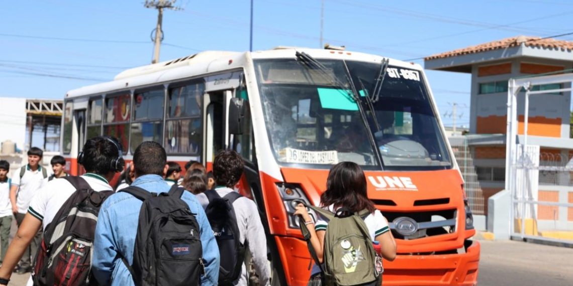 IMTES suspende licencias a choferes por grabar videos al conducir