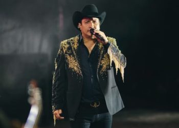 Julión Álvarez niega detención de su piloto