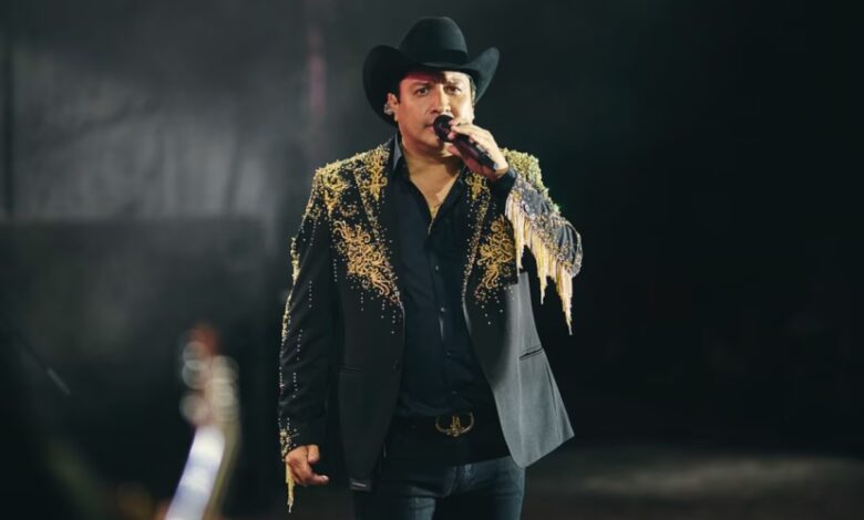 Julión Álvarez niega detención de su piloto