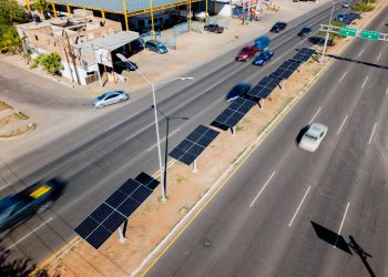 Impulsa Gobierno Municipal energías limpias con instalación de paneles solares en bulevar Manuel Clouthier