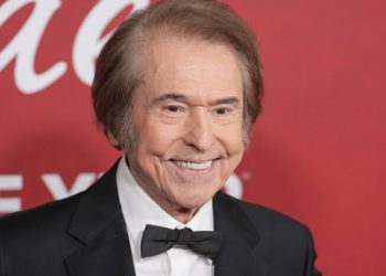 Raphael es el “hombre más feliz” tras convertirse en Persona del Año de los Latin Grammy