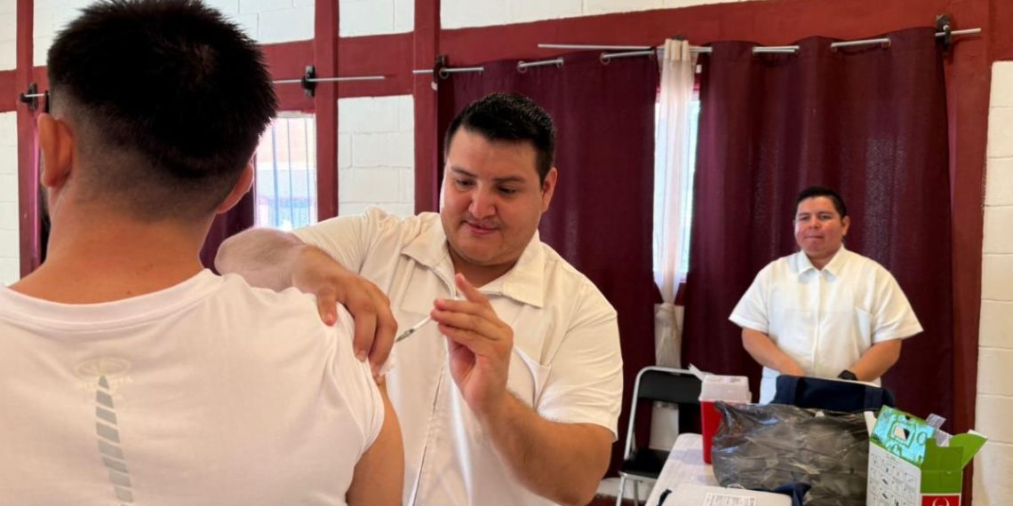 Aplican vacunas contra influenza y COVID-19 a jóvenes internos en ITAMA: Secretaría de Seguridad Pública