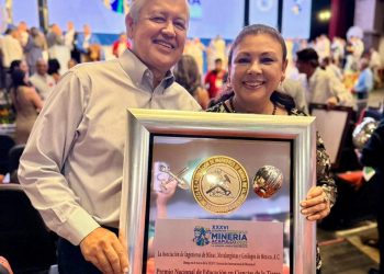 Recibe Elizabeth Araux el Premio Nacional de Educación en Ciencias de la Tierra