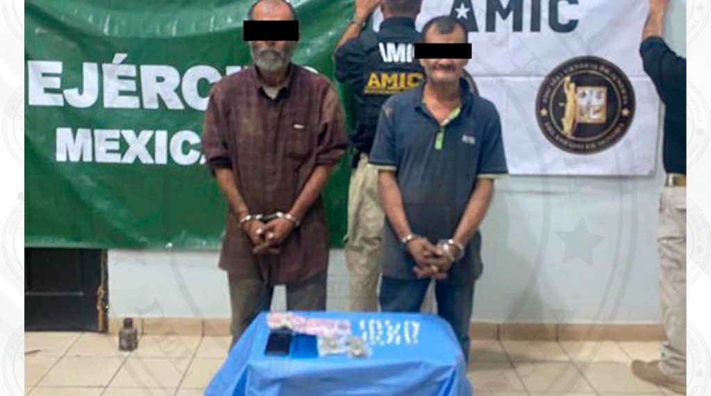 AMIC y DEFENSA aseguran a dos sujetos por narcomenudeo en Ímuris