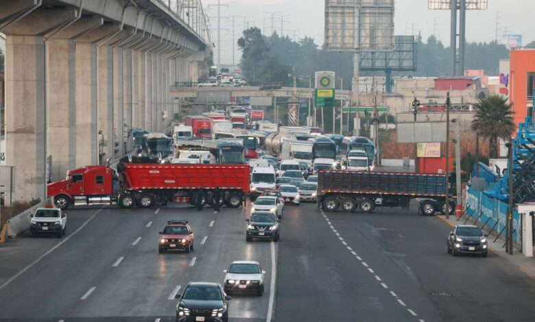 Transportistas paralizan principales arterias viales del país con megabloqueo