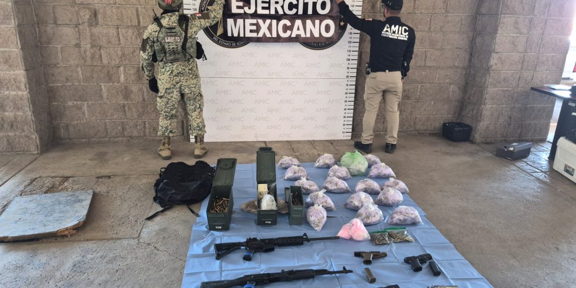 Ejército Mexicano y Elementos de la A.M.I.C. aseguran droga y armas largas