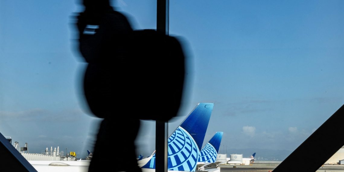 Estados Unidos ordena reducción de vuelos por cierre de gobierno