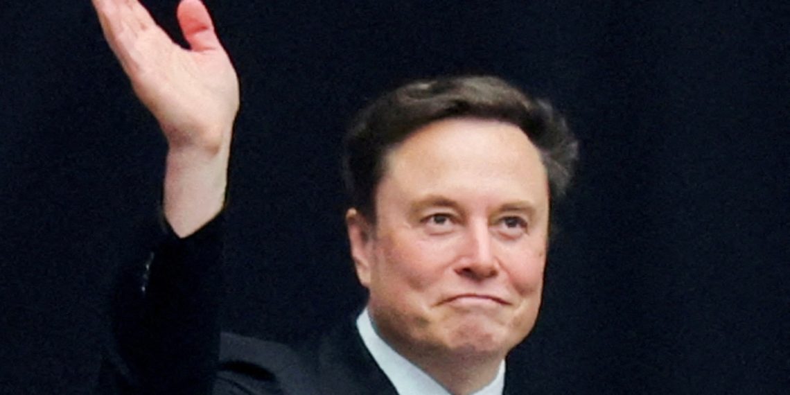 Elon Musk, a un paso de ser el primer billonario de la historia