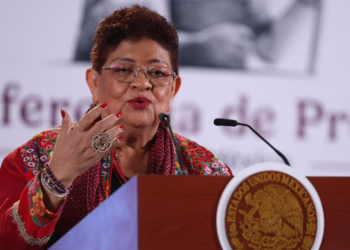 Ernestina Godoy se queda como encargada de la FGR