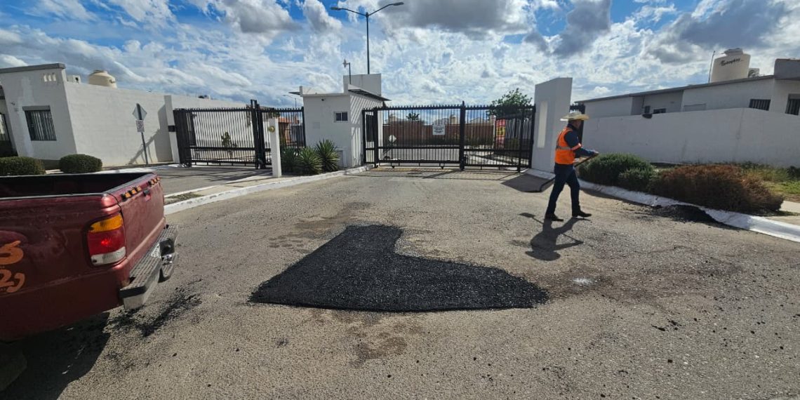 Refuerza Ayuntamiento mantenimiento vial en diversos puntos de Hermosillo este miércoles