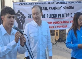 Alfonso Durazo escucha demandas de Federación de Estudiantes