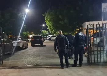 Hombres armados hieren a hombre e incendian palapa el norte de Hermosillo