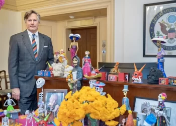 Landau ofrece “profundizar la cooperación en seguridad” tras el asesinato del alcalde Carlos Manzo