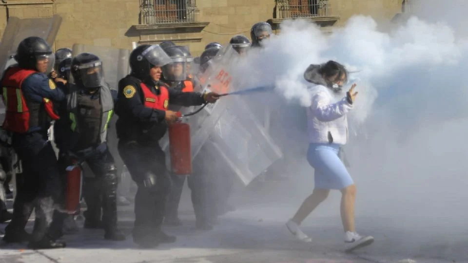 Deja 120 lesionados y 40 detenidos marcha de Gen Z