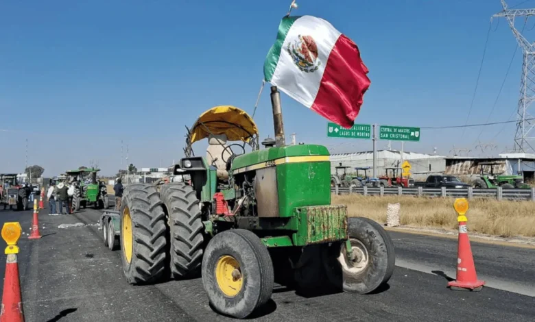 Paralizan carreteras en Guanajuato