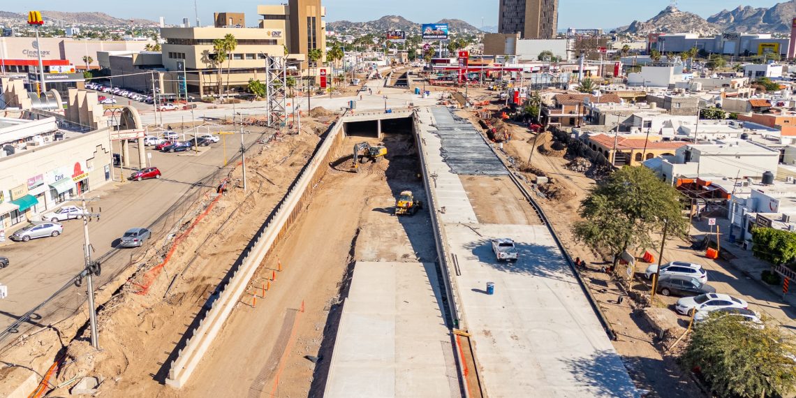 Paso a desnivel Colosio Solidaridad presenta un avance del 80%