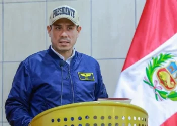 “No me tiembla la mano”: Presidente de Perú amaga con allanar la embajada de México