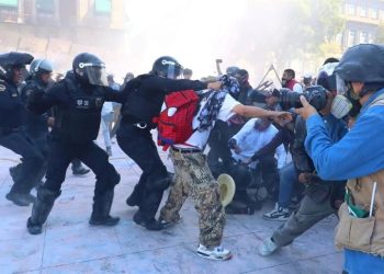 Rechazan gobernadores de Morena violencia en marcha