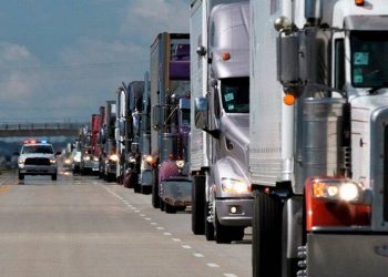 Entra en vigor en EU el impuesto de 25% a camiones importados; medida afecta a México