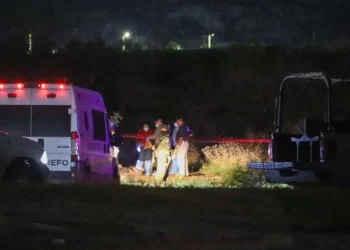 Atacan a agentes de tránsito, uno muere y otro resulta herido