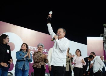 Gobernador Durazo celebra compromiso de trabajadores del estado durante el XLIII Festejo del Servidor Público 2025