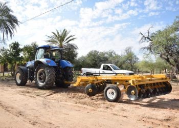 Entrega Sagarhpa maquinaria agrícola en Ures