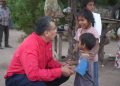 En temporada navideña, Ramón Flores refrenda cercanía y compromiso social con familias de Vícam Pueblo