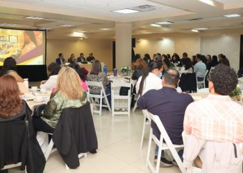 Isssteson capacita a químicos en su día con jornadas académicas