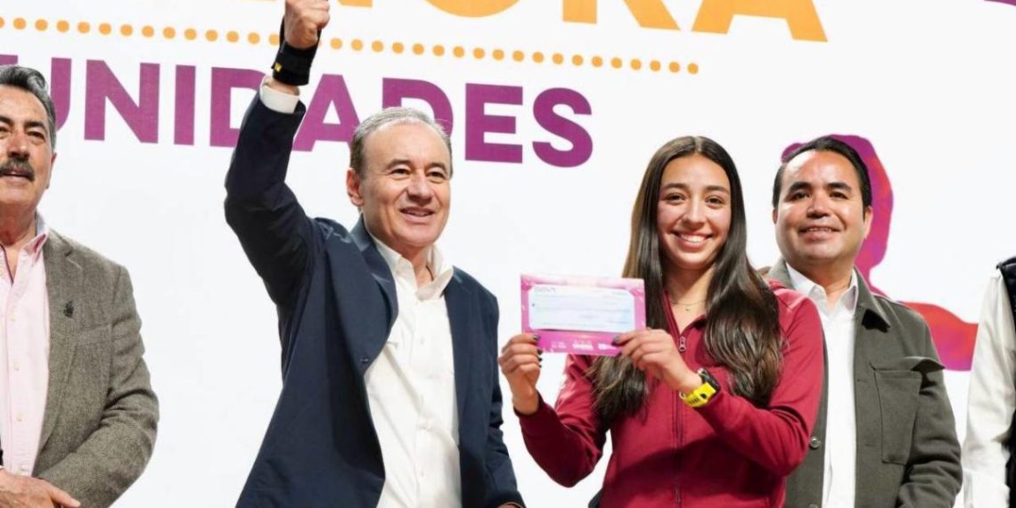 Alfonso Durazo reconoce y fortalece a atletas sonorenses con 540 becas