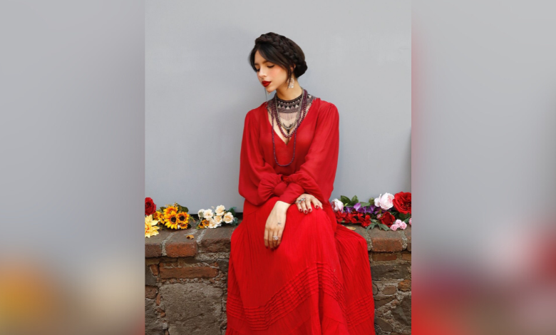 Ángela Aguilar agradece a los que no escuchan el ruido y sí su música