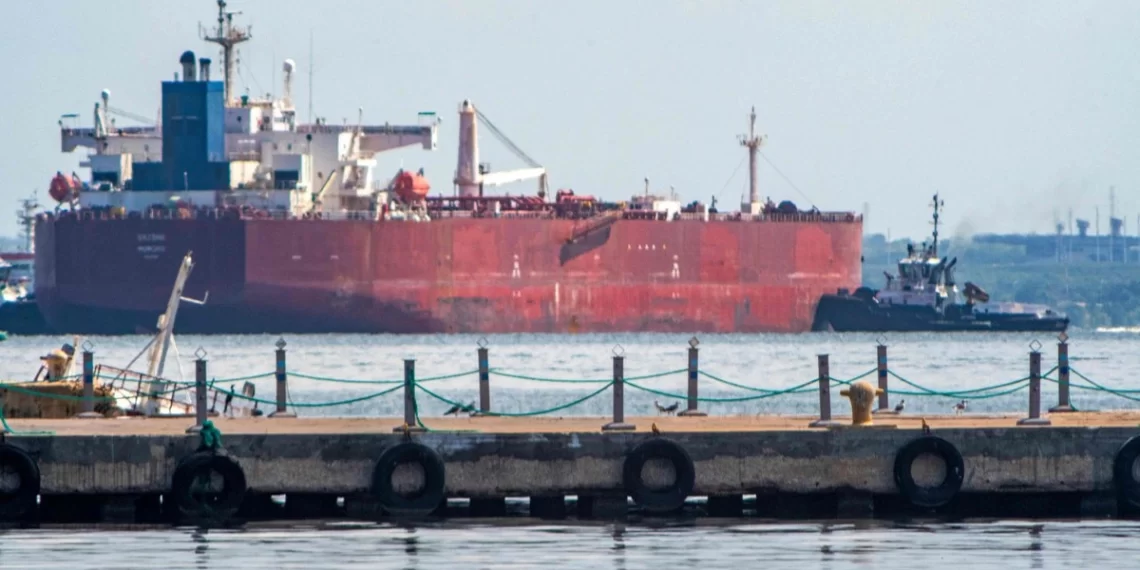 Trump reitera que bloqueo naval a Venezuela busca “recuperar el petróleo de EU”