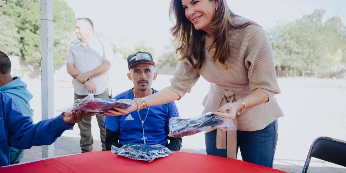 Ofrecen Toño Astiazarán y Patty Ruibal apoyo integral a personas en situación de calle en Casa Galilea