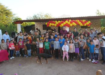 Desde el territorio, Ramón Flores celebra posada con la comunidad de San José